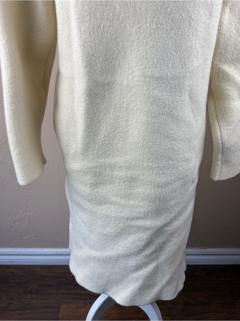 L’Academie London Cardigan Cream Knit Sweater Women’s Size Small Soft Minimalist - Picture 12 of 15